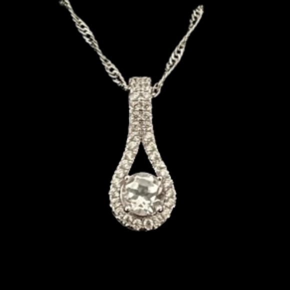 Source Unknown Jewelry - Dainty Silver & Crystal Pendant Necklace 🎉Host Pick🎉